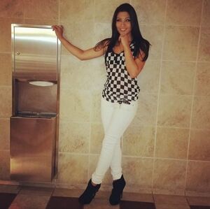 Meet your Posher, Bee